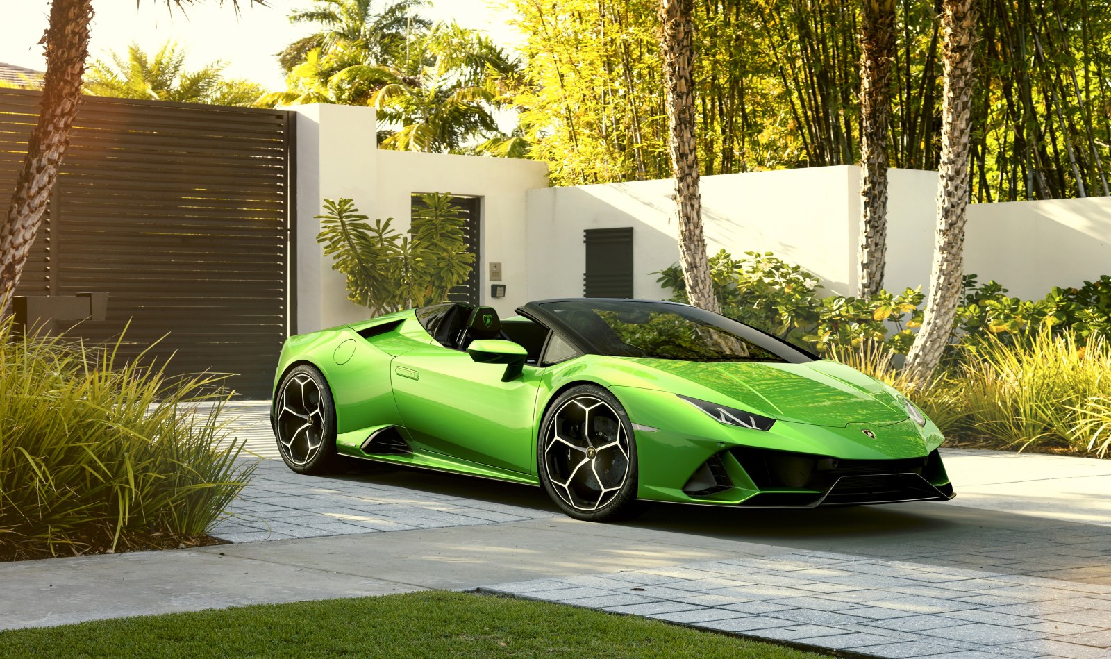 Lamborghini Huracan Evo Spyder 2019, a landscape cars wallpaper