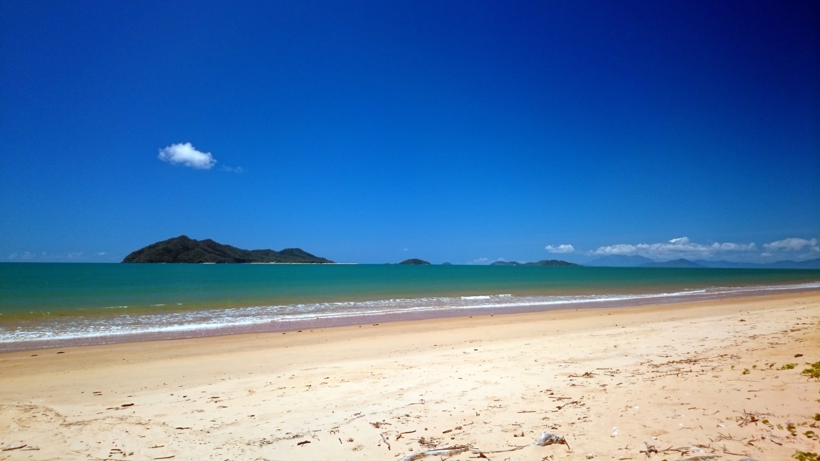 Queensland Tropical Beach — Nature wallpaper