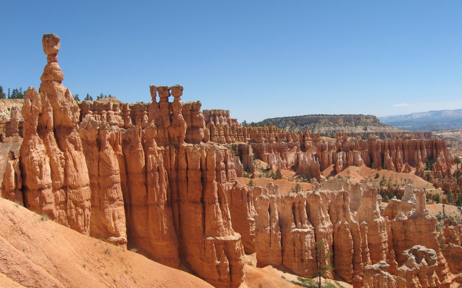 Red Rock Canyon and Stone Spires Wallpaper — Nature wallpaper