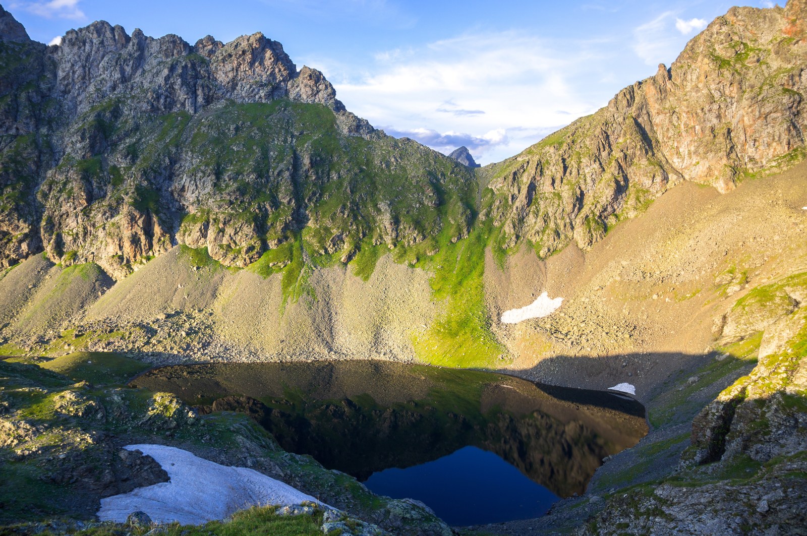Mylgval Cirque Lake at Golden Hour — Nature wallpaper