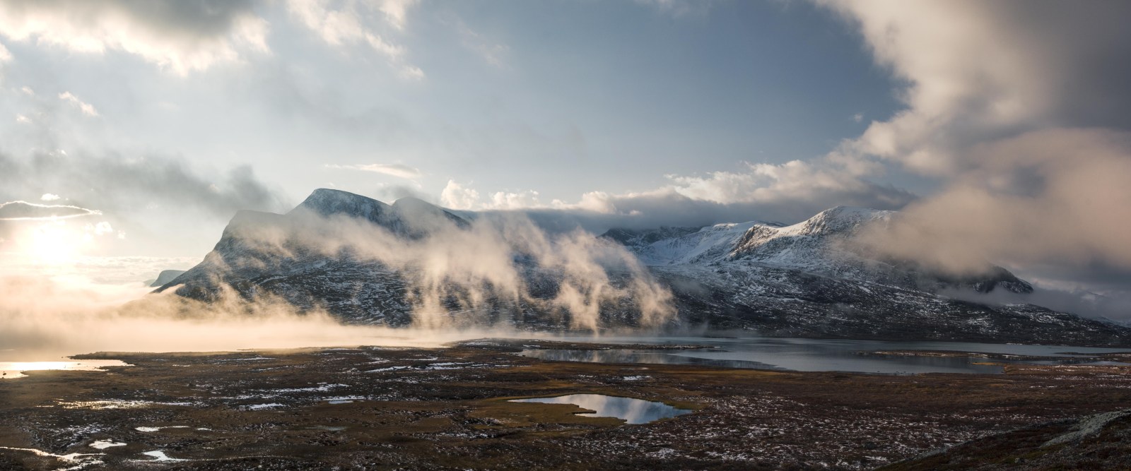 Misty River Valley, Lapland — Nature wallpaper