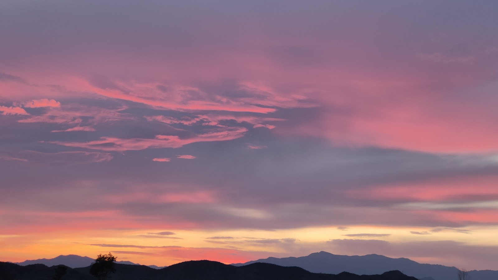 Mountains with Clouds 4K Wallpaper — Sunsets & Sunrises wallpaper