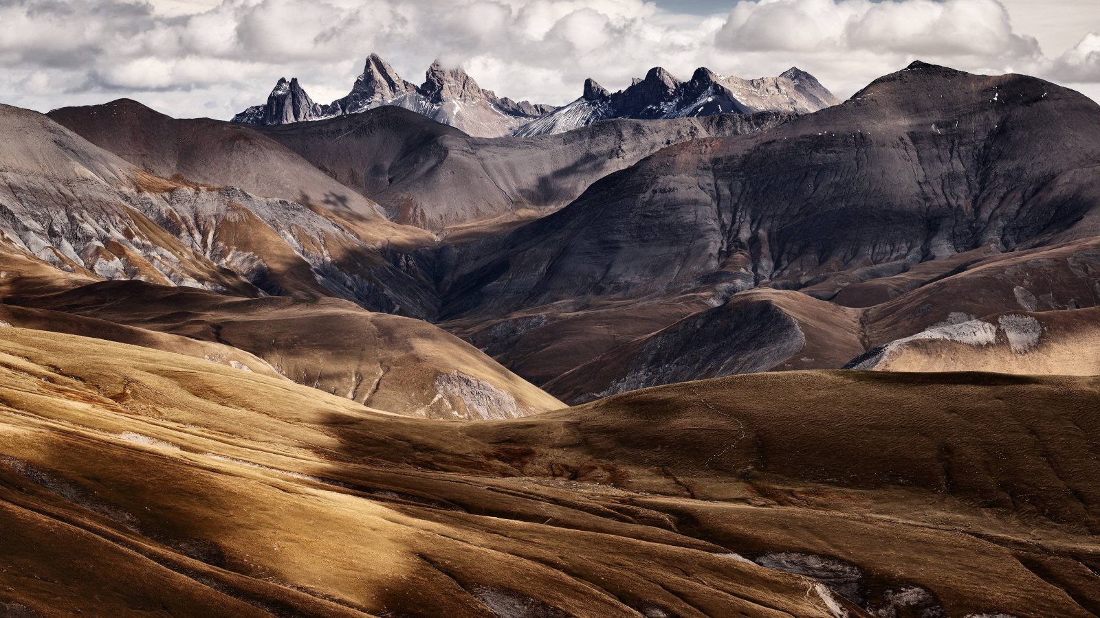 Layered Barren Mountain Range 4K Wallpaper — Nature wallpaper