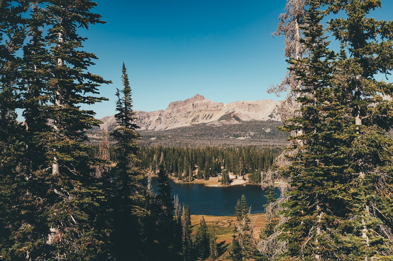 Mountain Lake with Mountains — Mountains wallpaper