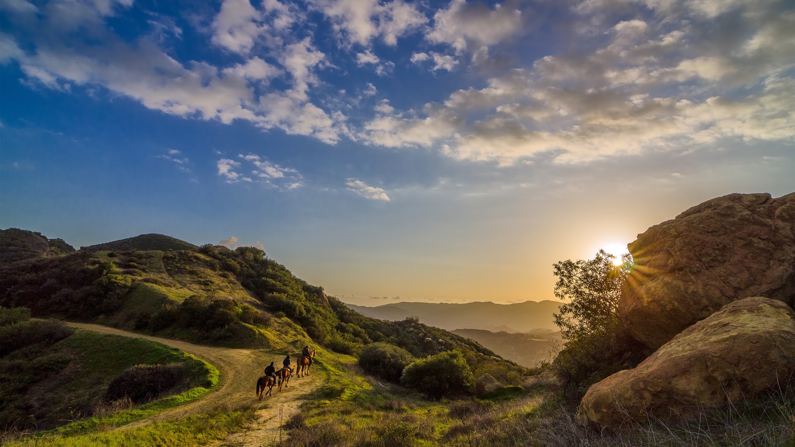 Sunlit Rocky Mountain Trail 4K Wallpaper — Nature wallpaper