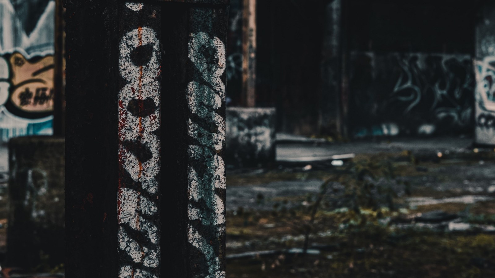 City Street in Dark Natural Light — City wallpaper