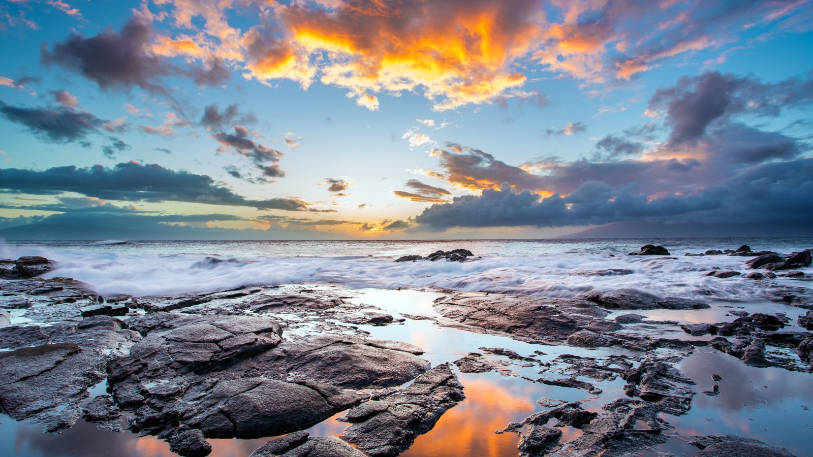 Reflective Rocky Beach Sunset 4K Wallpaper — Nature wallpaper