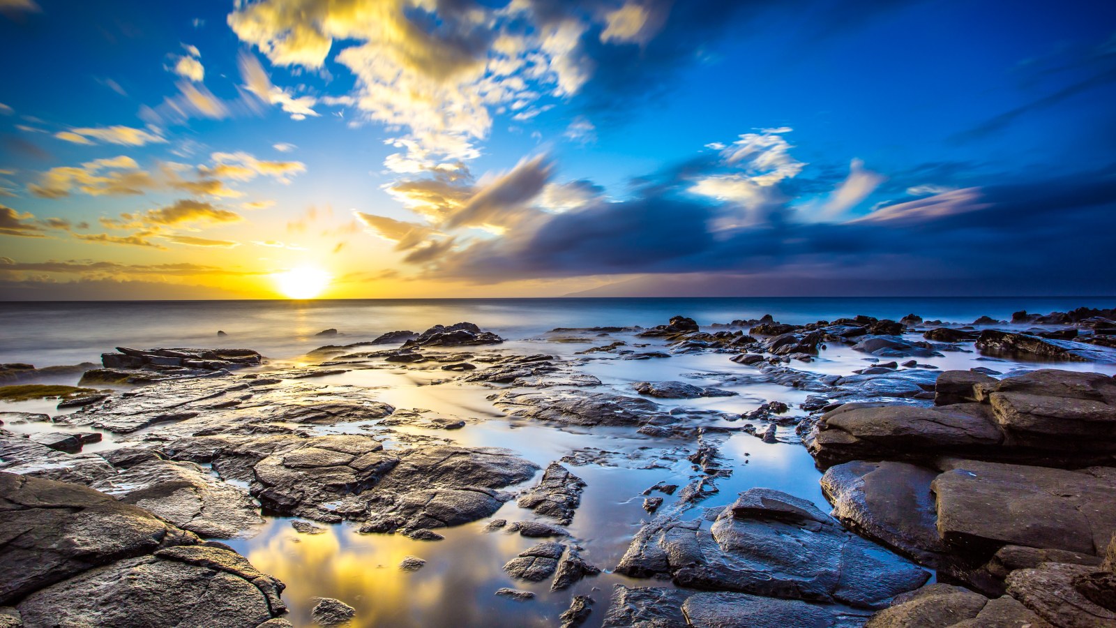 Golden Rocky Shoreline 4K Wallpaper — Nature wallpaper