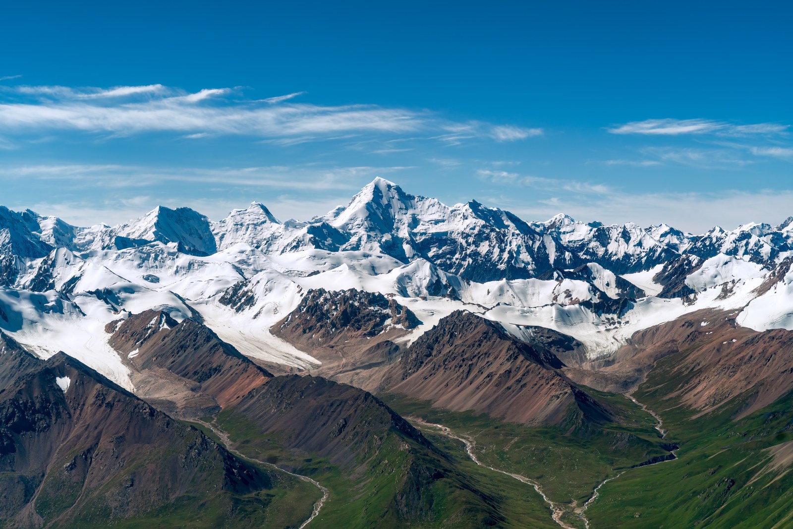 Snowy Mountain Peaks at Khan Tengri Nature Park — Mountains wallpaper