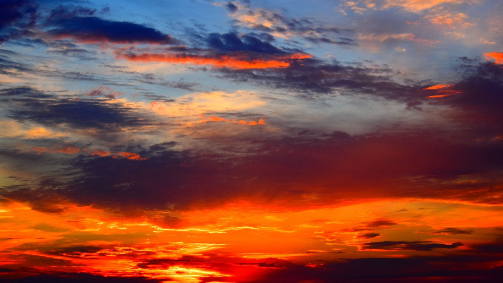 Clouds in Warm Natural Light — Sunsets & Sunrises wallpaper