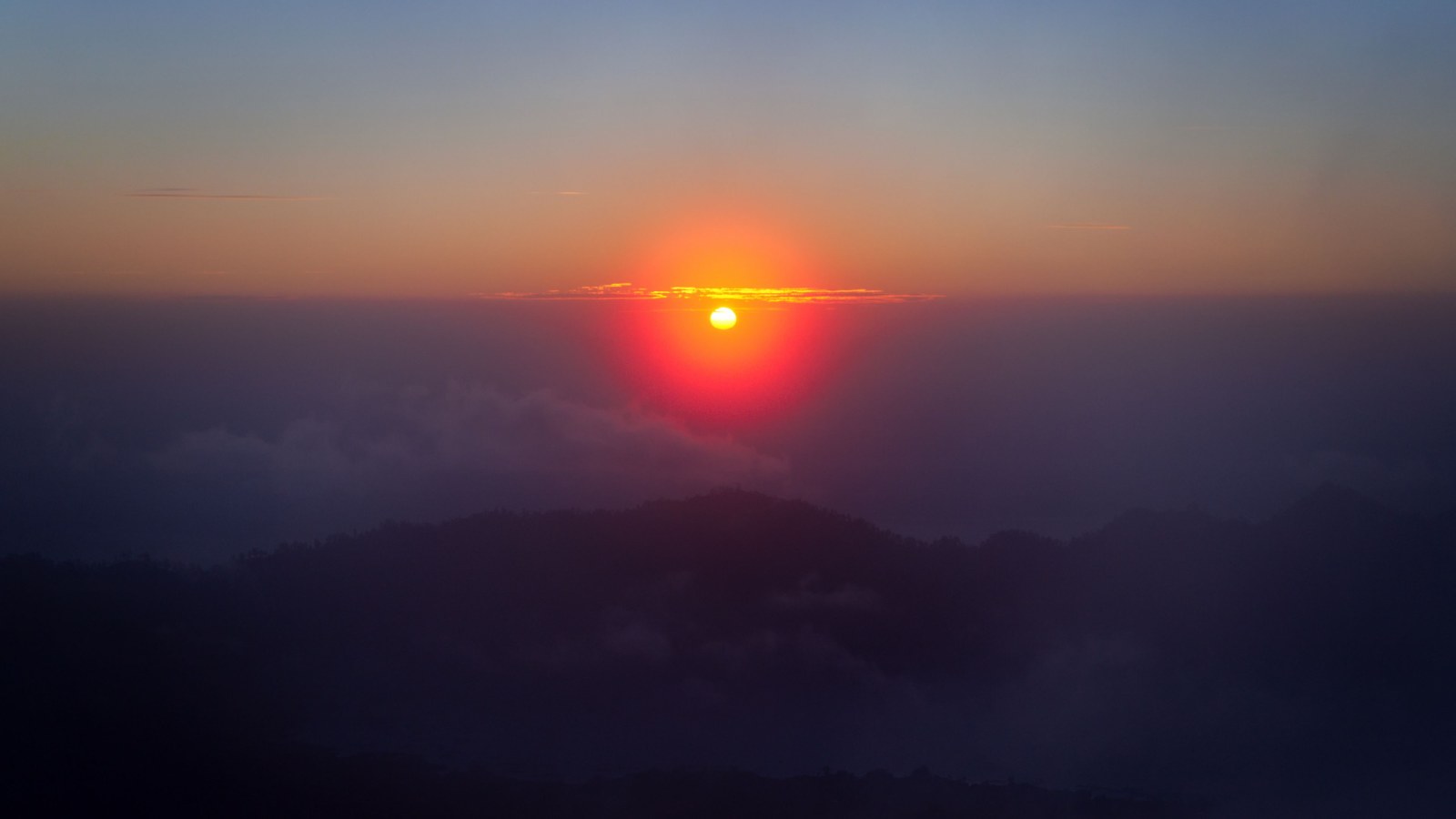Mountains and Clouds in Natural Light — Sunsets & Sunrises wallpaper