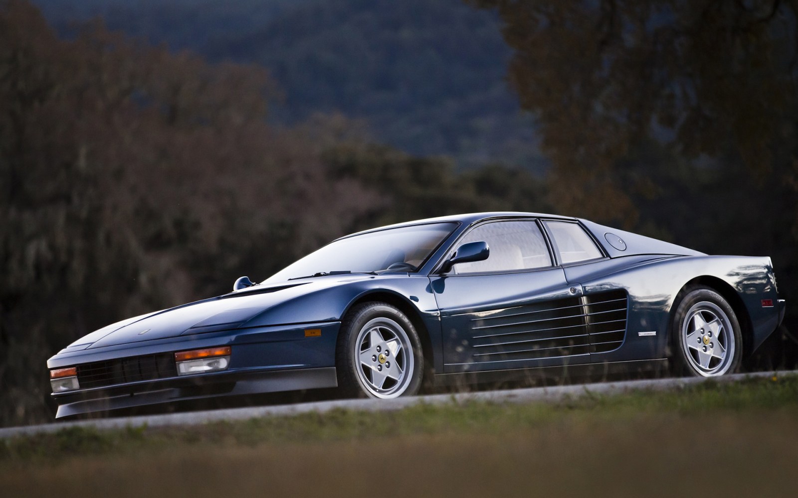 Classic Black Sports Coupe Wallpaper — Cars wallpaper