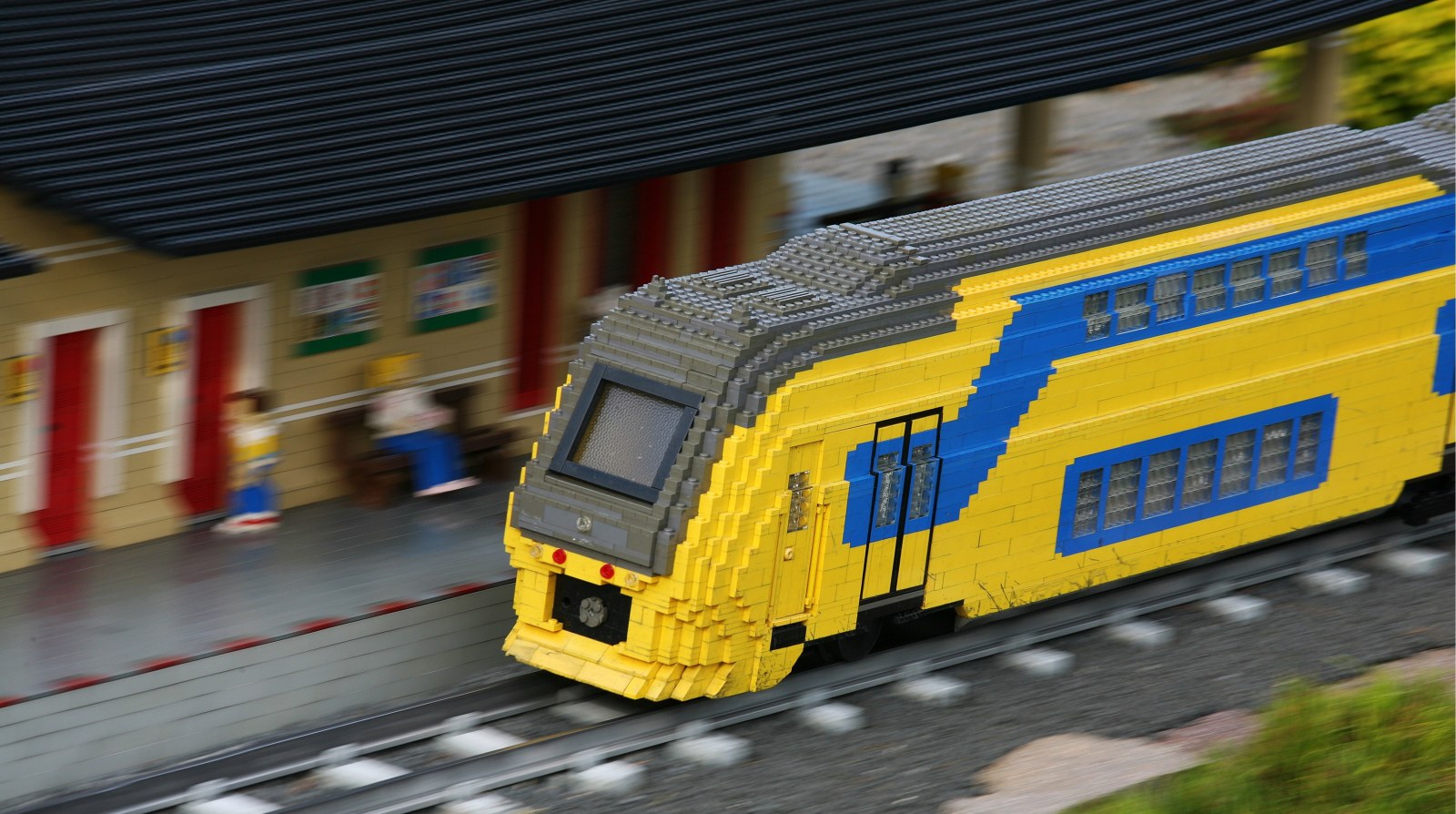 Yellow and Blue Brick-Built Train — Trains wallpaper