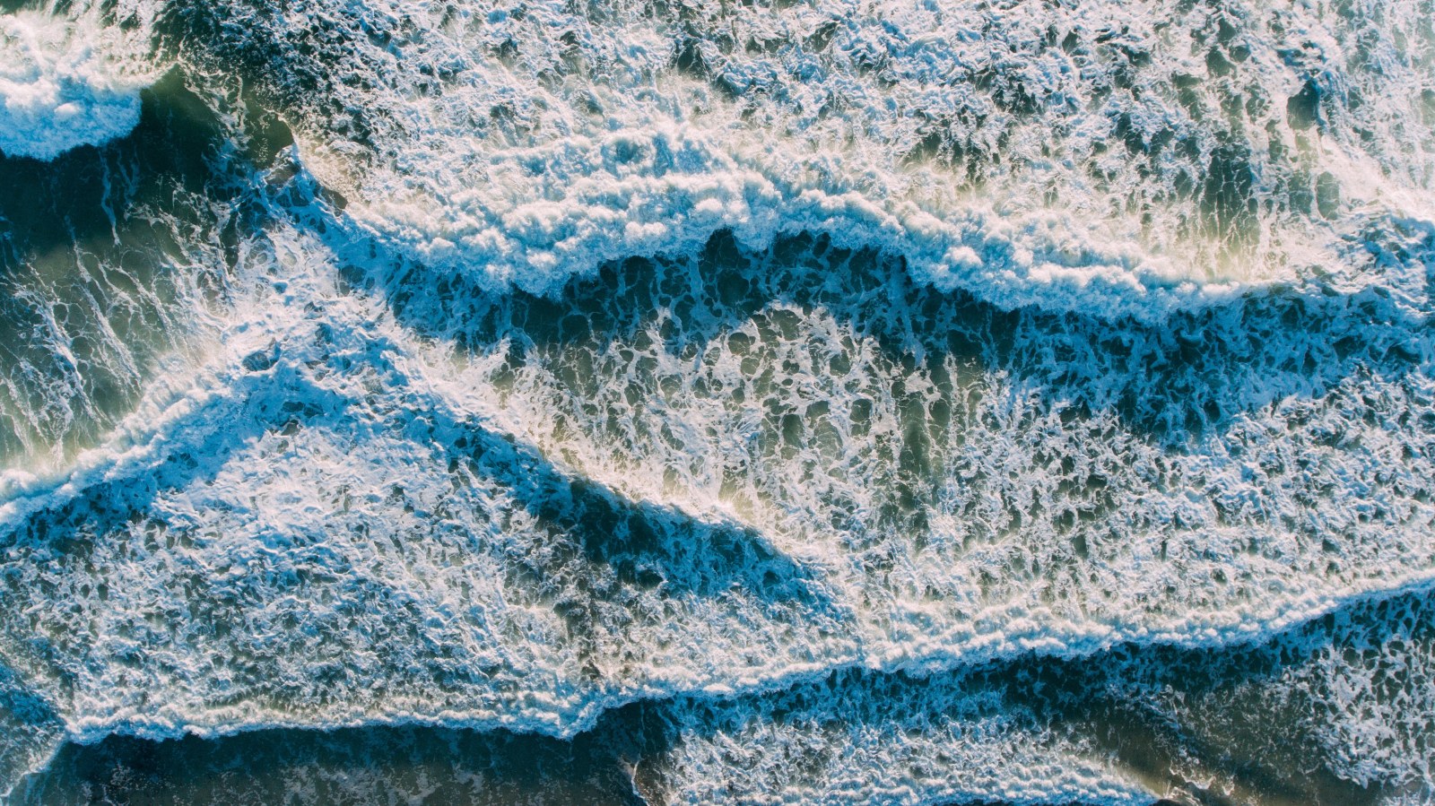 Foamy Wave Patterns — Ocean & Beach wallpaper