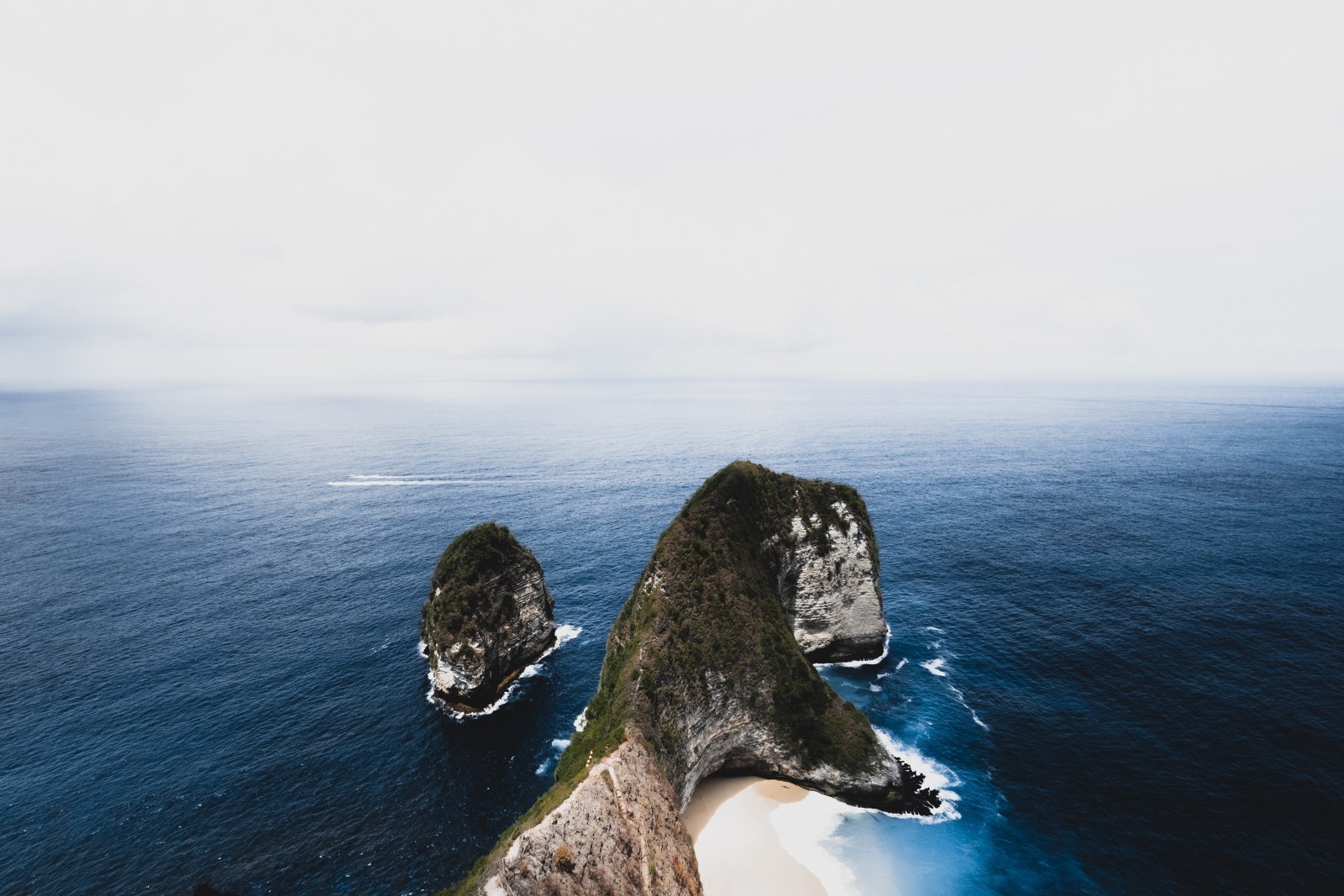 Kelingking Beach, Nusa Penida — Ocean & Beach wallpaper