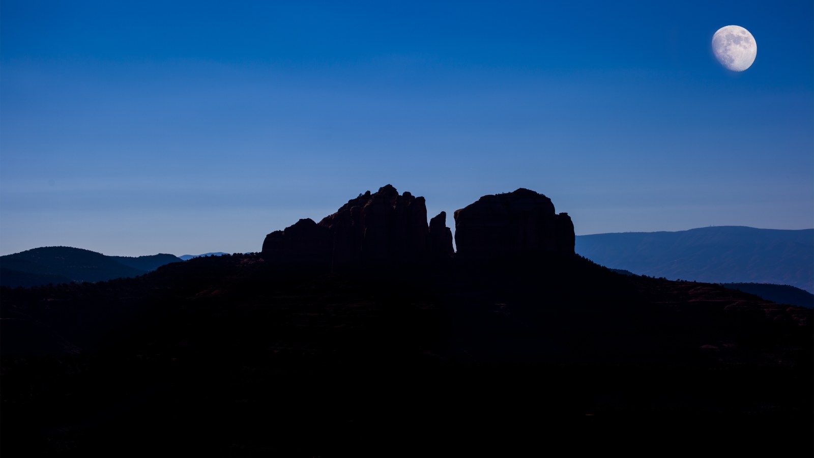 Moon Over Dark Mountain Silhouette 4K Wallpaper — Nature wallpaper