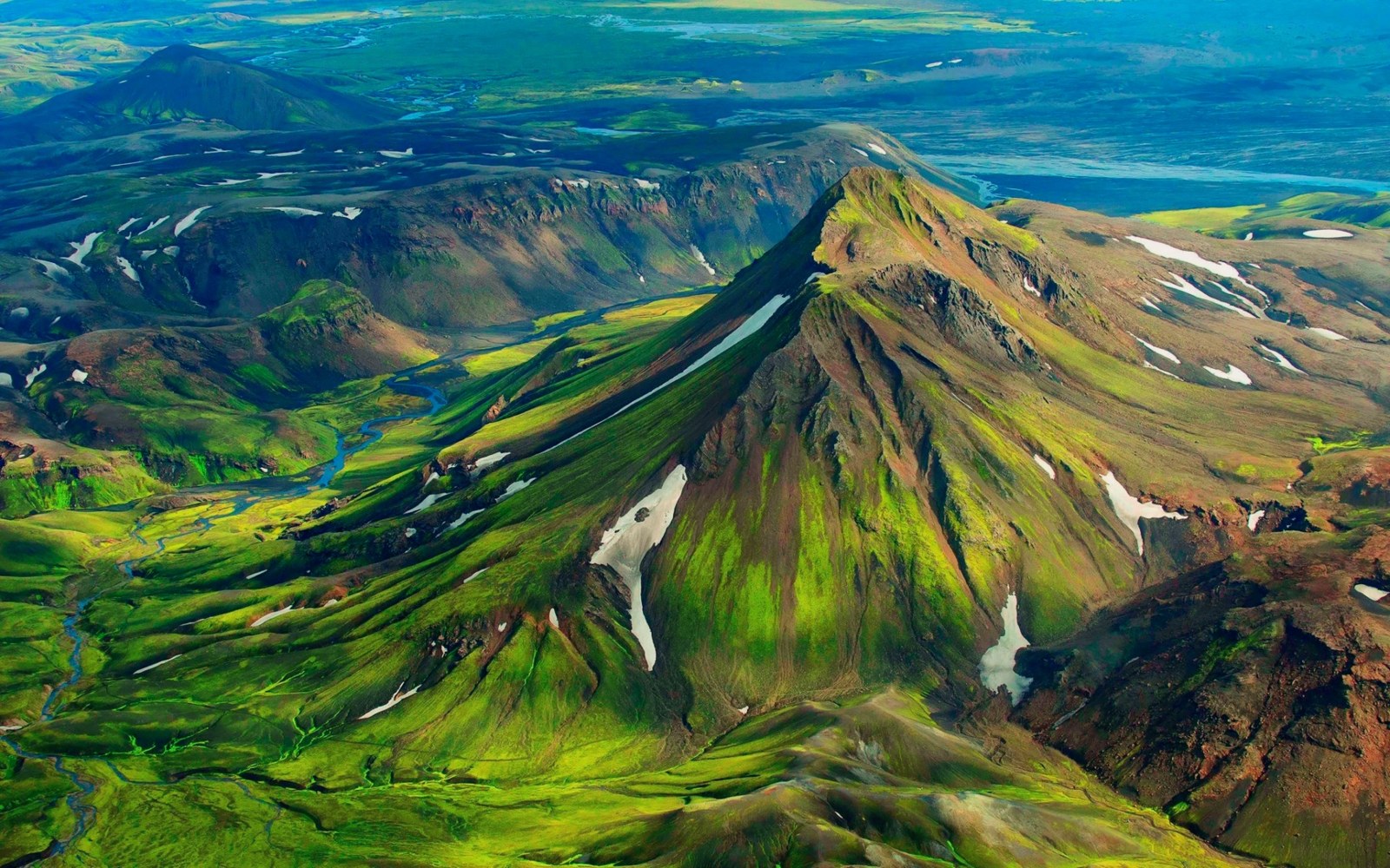 Green Mountain Ridge and Valley 4K Wallpaper — Nature wallpaper