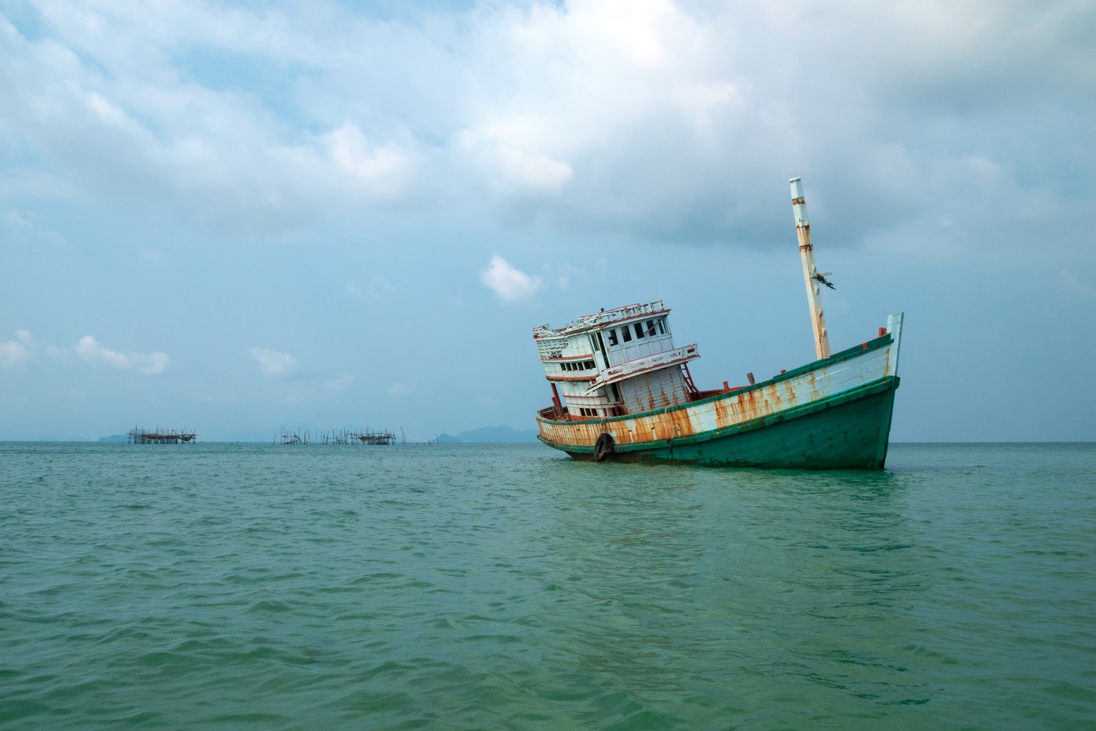 Shipwreck in a Lagoon, Koh Mak — Ocean & Beach wallpaper