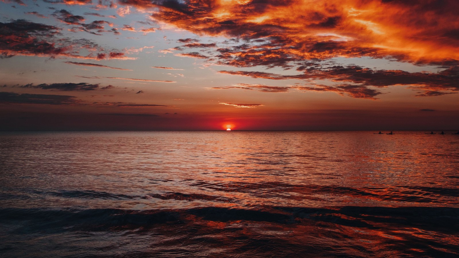 Ocean in Warm Natural Light — Sunsets & Sunrises wallpaper
