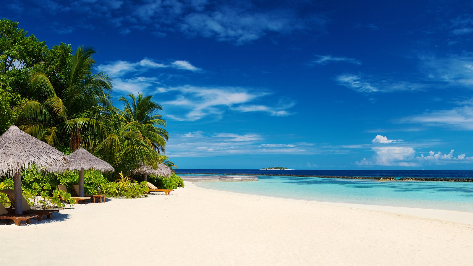 Tropical White Sand Beach 4K Wallpaper — Nature wallpaper