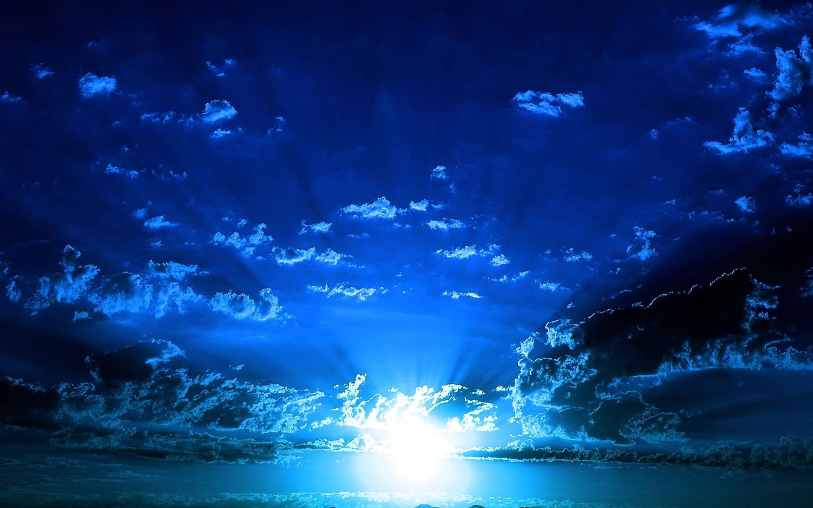 Brilliant Blue Sunset Over the Sea Wallpaper — Nature wallpaper