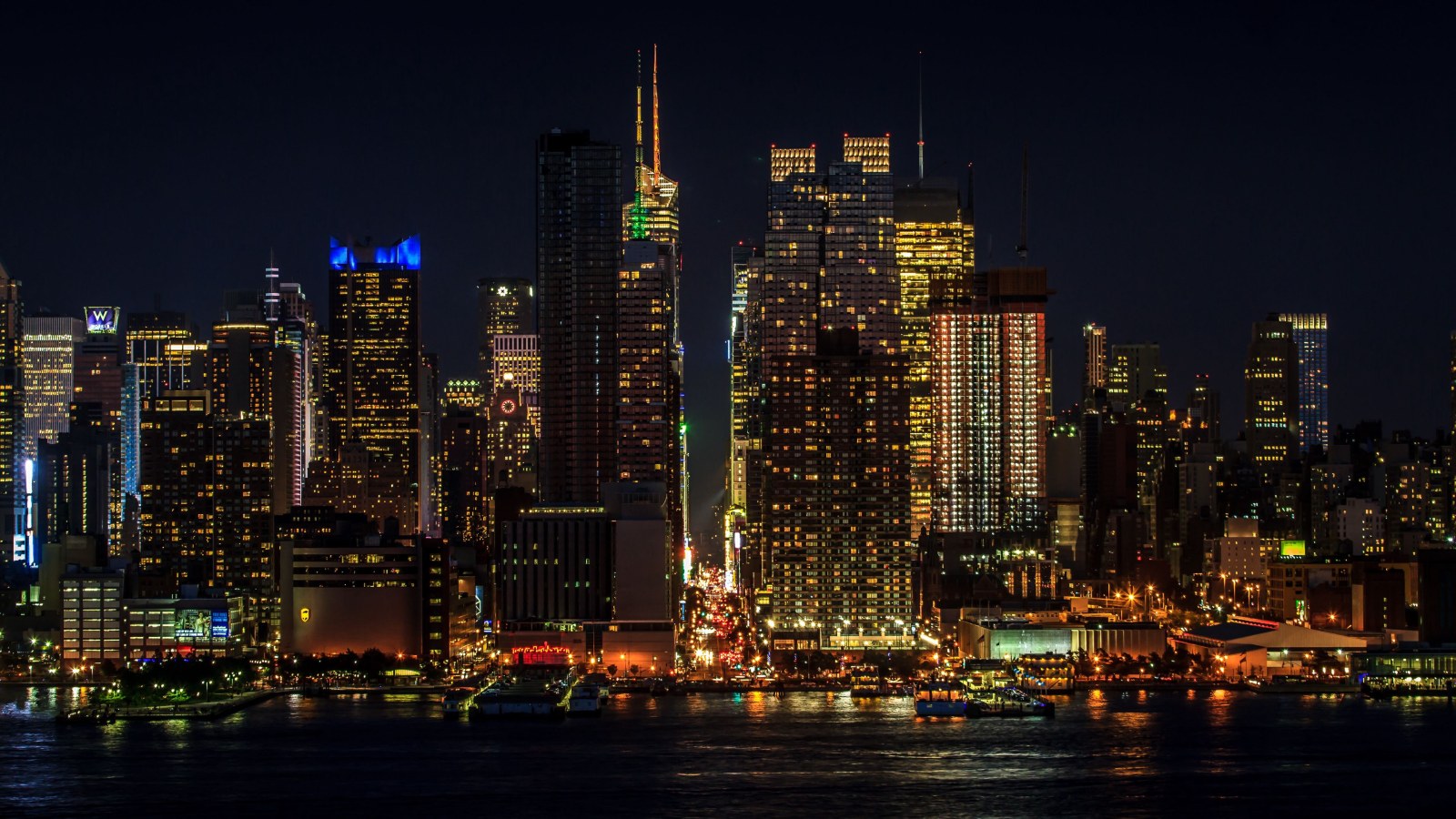 Cityscape in Dark Natural Light — City wallpaper