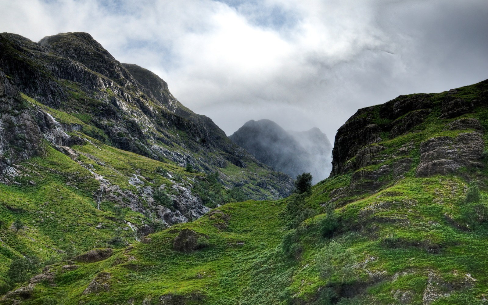 Green Mountain Valley in the Mist Wallpaper — Nature wallpaper
