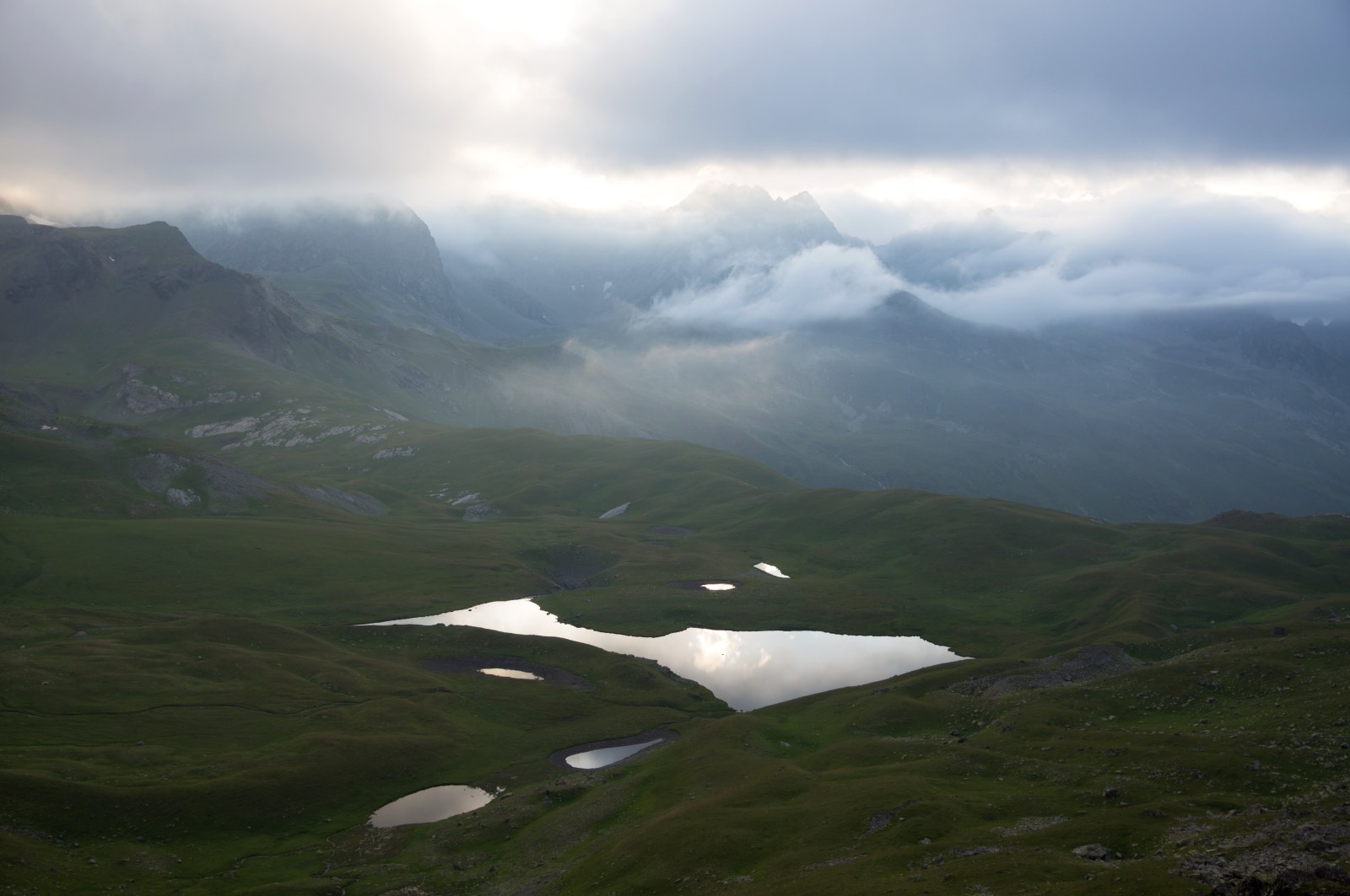 Lakes on Abishira-Akhuba Ridge, Caucasus — Nature wallpaper