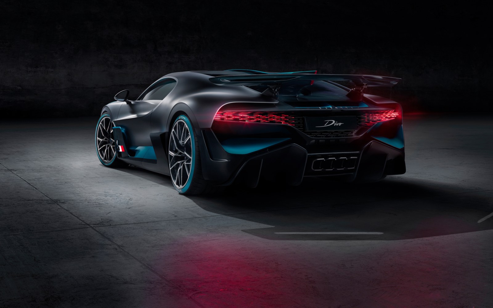 Bugatti Divo Rear View 2019 Wallpaper — Cars wallpaper