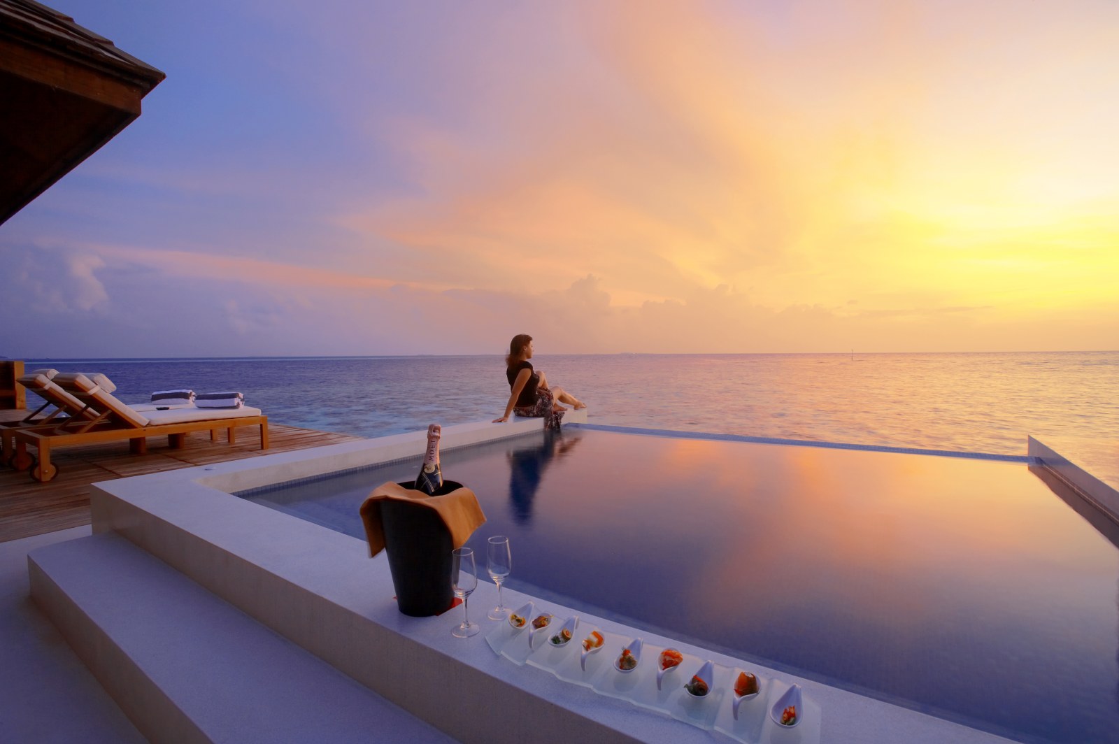 Luxury Hotel Sunset Swimming Pool Water Suite Wallpaper — Architecture wallpaper