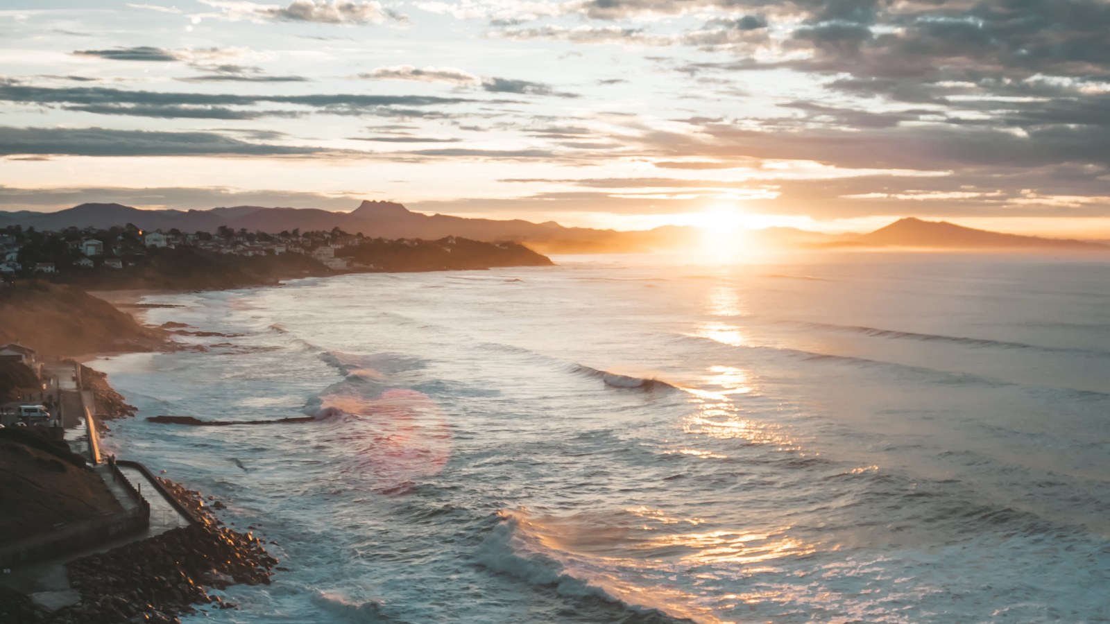 Beach in Soft Natural Light — Sunsets & Sunrises wallpaper