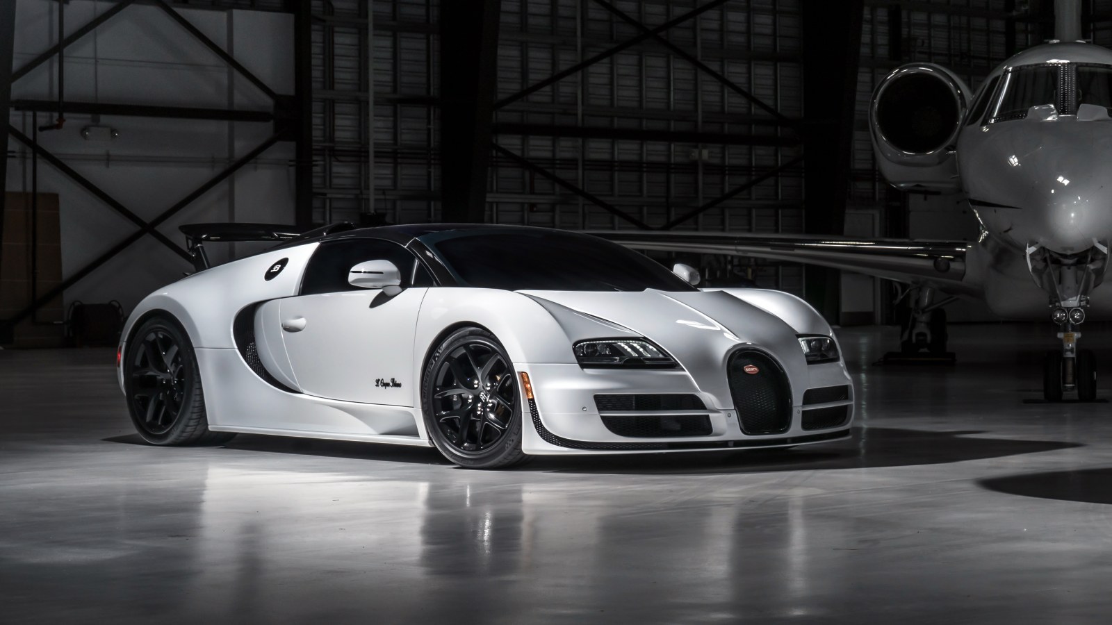 Bugatti Veyron Grand Sport Vitesse Roadster Wallpaper — Cars wallpaper