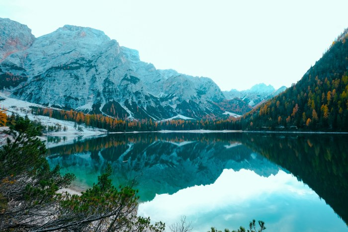 Mountain Lake in Cool Natural Light — Mountains wallpaper