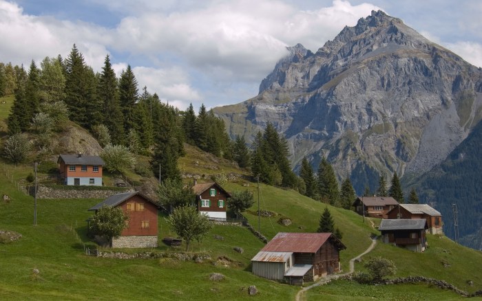 Alpine Village and Mountain Peak Wallpaper — Nature wallpaper