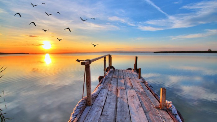 Lake and Pier in Natural Light — Sunsets & Sunrises wallpaper