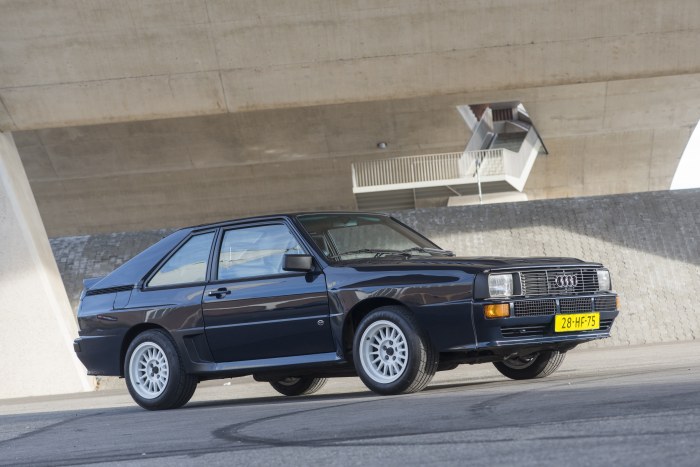 Black Vintage Hatchback — Cars wallpaper