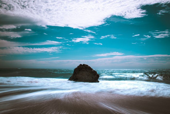 Lone Rock in the Surf — Ocean & Beach wallpaper