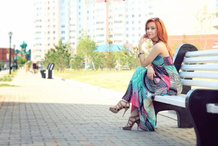 Summer Portrait on a City Bench Wallpaper — People / Portraits wallpaper