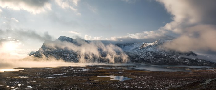Misty River Valley, Lapland — Nature wallpaper