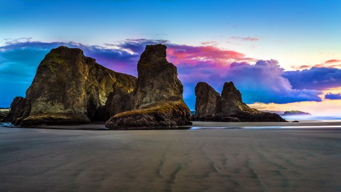 Sea Stacks at Sunset — Ocean & Beach wallpaper