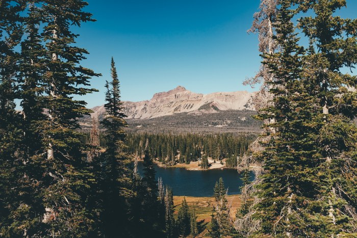 Mountain Lake with Mountains — Mountains wallpaper