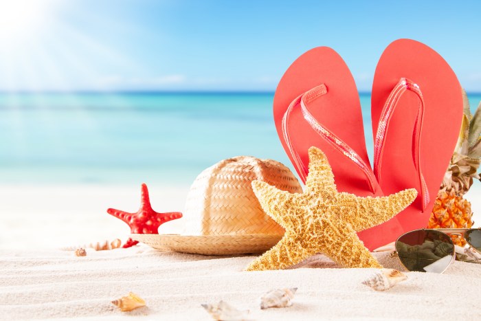 Flip-Flops and Starfish on the Beach — Ocean & Beach wallpaper