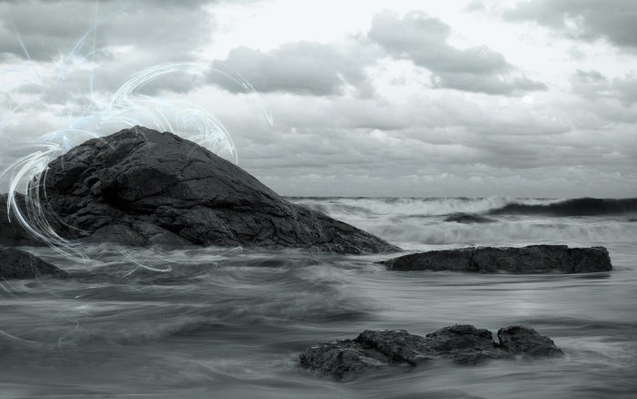Black and White Waves Around Rocks Wallpaper — Nature wallpaper