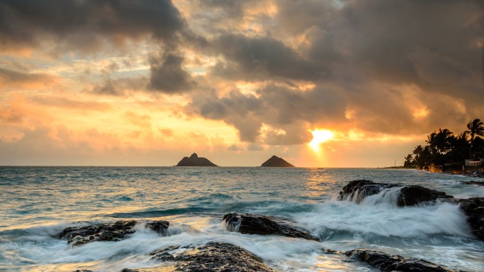 Golden Ocean Sunset Over Rocks 4K Wallpaper — Nature wallpaper