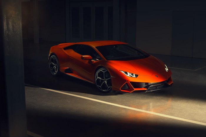 Lamborghini Huracan Evo 2019 — cars wallpaper