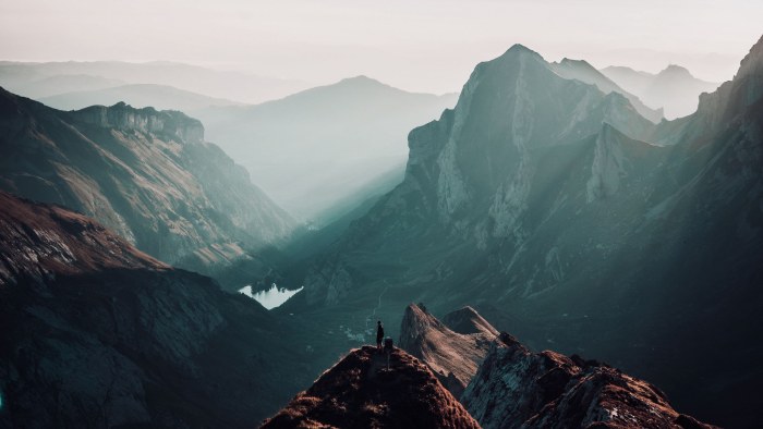 Mountain Peaks in Cool Natural Light — Mountains wallpaper
