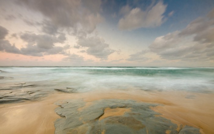Soft Ocean Waves on Sand Wallpaper — Nature wallpaper