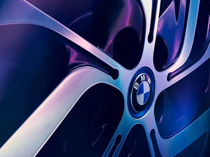 Bmw Logo Alloy Wheel Wallpaper — Cars wallpaper
