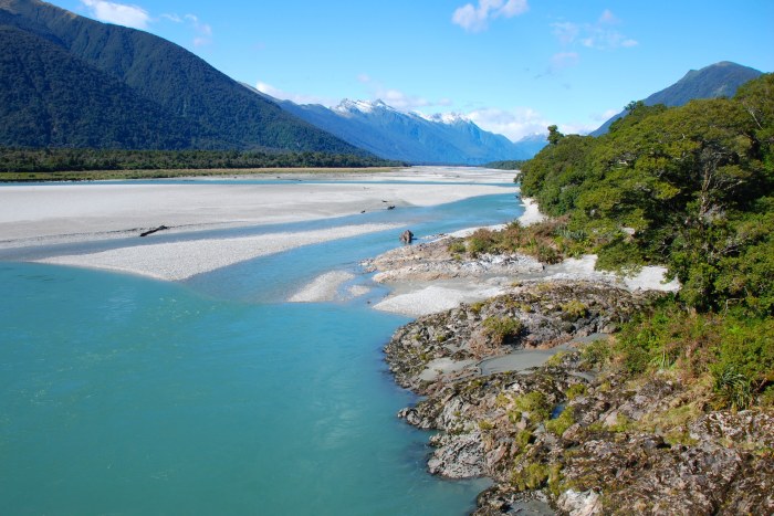 Turquoise River Through Gravel Bars — Nature wallpaper