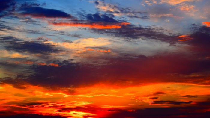 Clouds in Warm Natural Light — Sunsets & Sunrises wallpaper